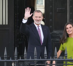 Don Felipe y Doña Letizia, en Londres, para asistir a los actos con motivo de la Coronación de Su Majestad el  Rey Carlos III del Reino Unido de Gran 